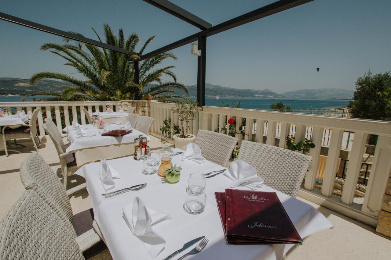Hotel Vila Tina Arbanija Екстер'єр фото