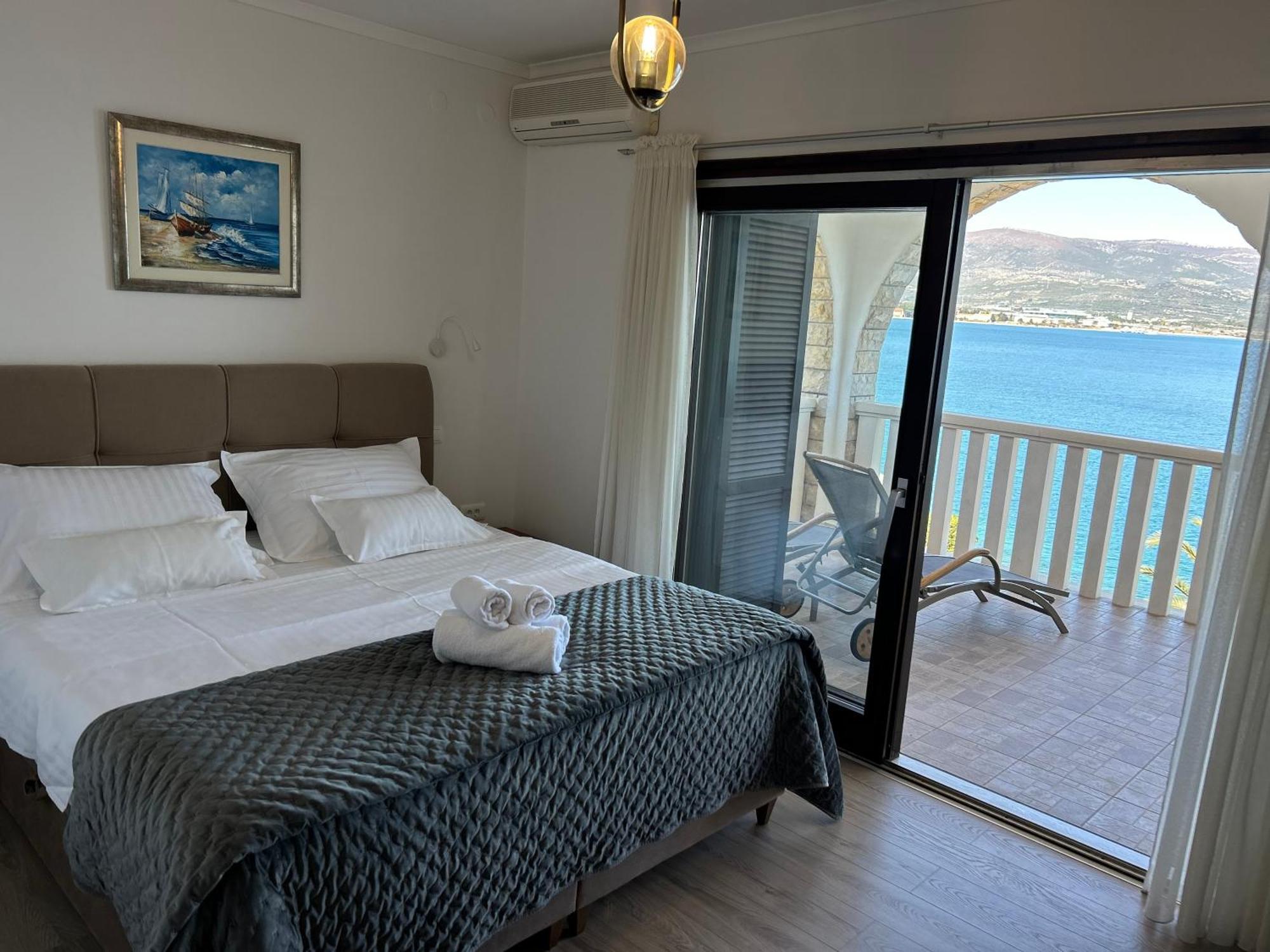 Hotel Vila Tina Arbanija Екстер'єр фото